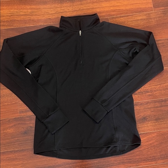 L.L. Bean Tops - L.L. Bean Women's Black 1/4 Zip Pullover with thumbholes! Size Small, Like new!